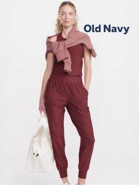 Old Navy NWOT Never Worn.
High-Waisted
PowerSoft Joggers 
Color:RoyalVelvet
L